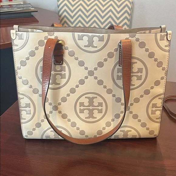 Tory Burch Cream and Tan Tote Bag with Wallet - Picture 2 of 16